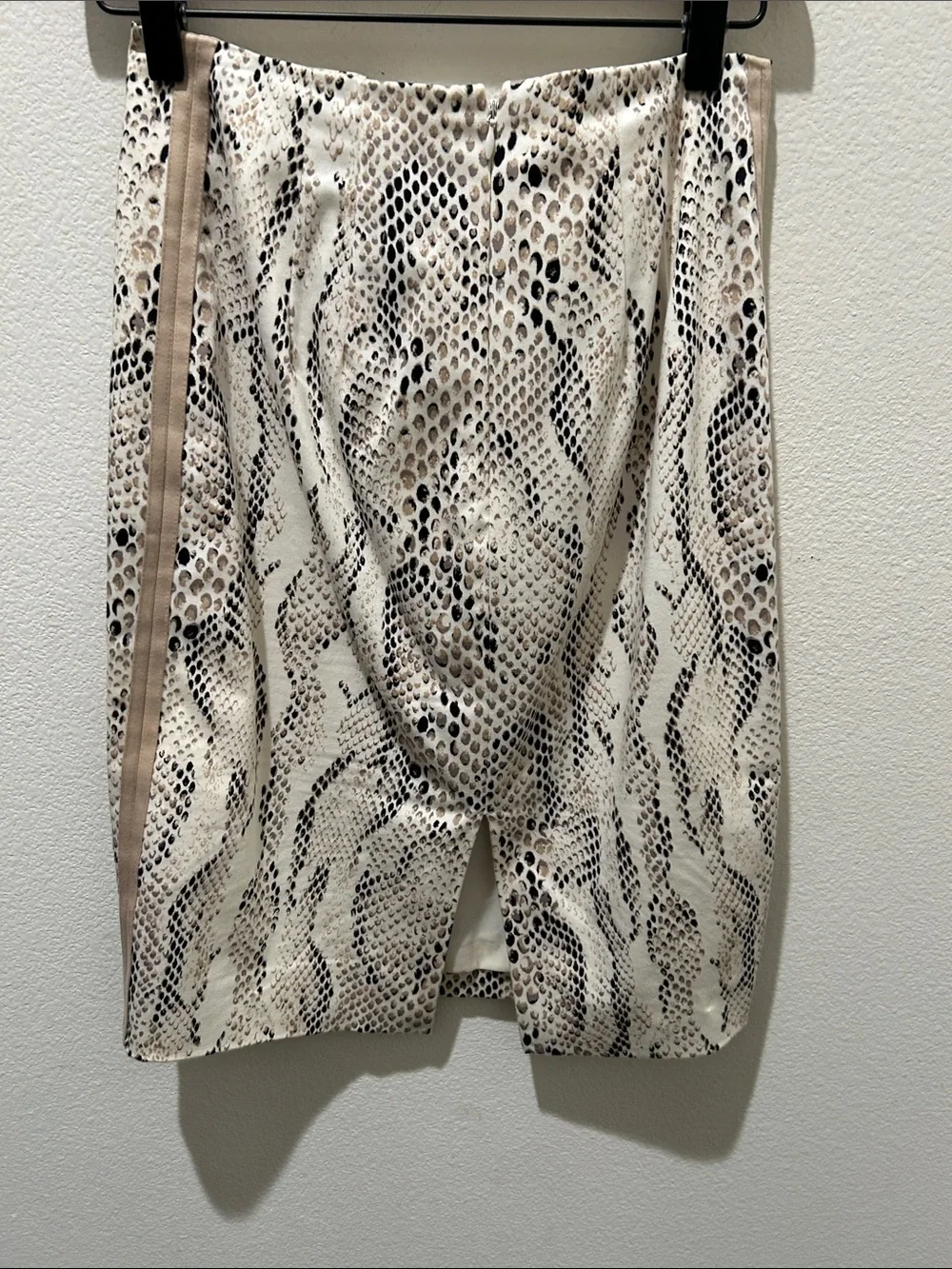 WHBM Snake-Print pencil Skirt in Beige & Black - Picture 2 of 4
